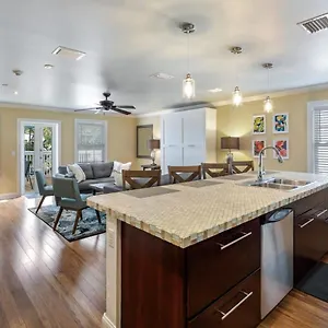 https://cloud-suite-on-duval.hotels-in-key-west.com